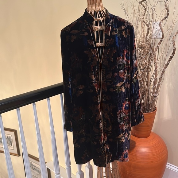 Neiman Marcus 🔥Sale🔥Exclusive Vintage velour feel coat - Picture 2 of 9